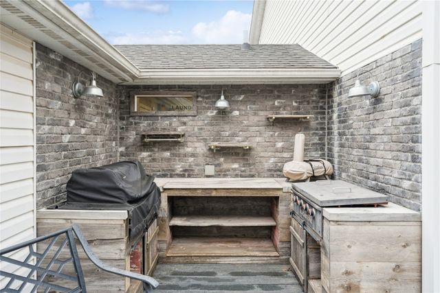 708 S Veverka Drive, Prairie City, IA 50228