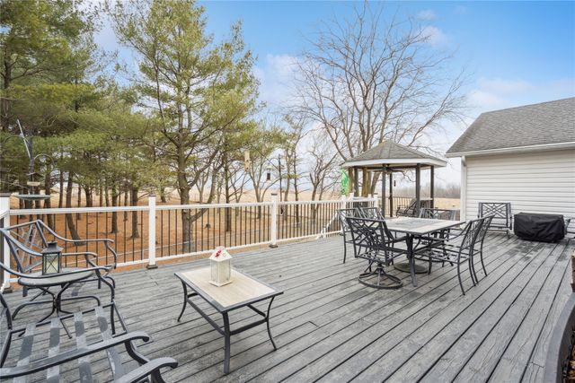 708 S Veverka Drive, Prairie City, IA 50228