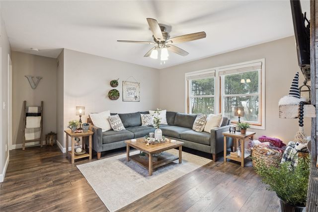 708 S Veverka Drive, Prairie City, IA 50228