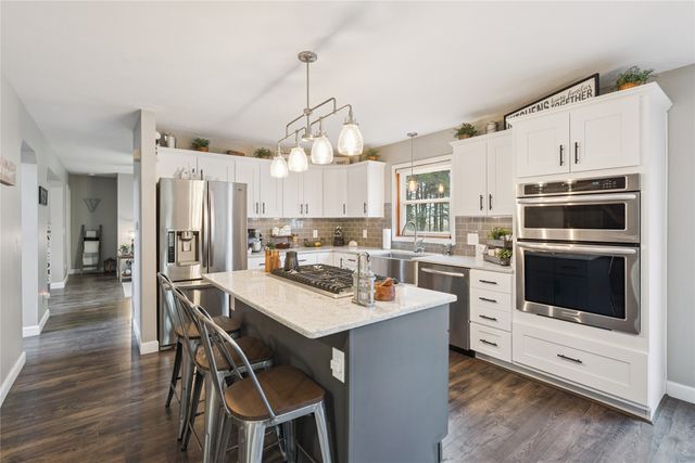 708 S Veverka Drive, Prairie City, IA 50228