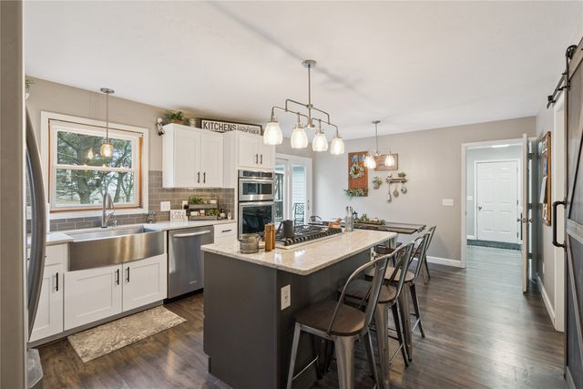 708 S Veverka Drive, Prairie City, IA 50228