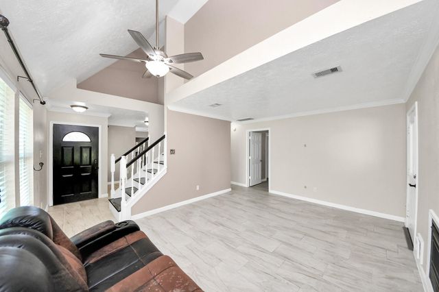 343 Brompton Court, Highlands, TX 77562