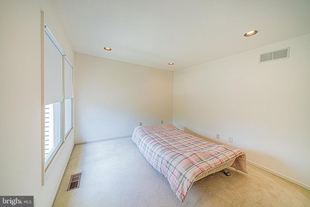 182 PINECREST LN, Lansdale, PA 19446