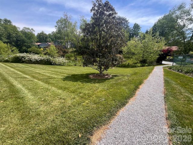 1 Hedgerose Court B, Asheville, NC 28805