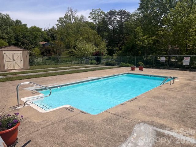 1 Hedgerose Court B, Asheville, NC 28805