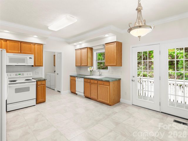 1 Hedgerose Court B, Asheville, NC 28805