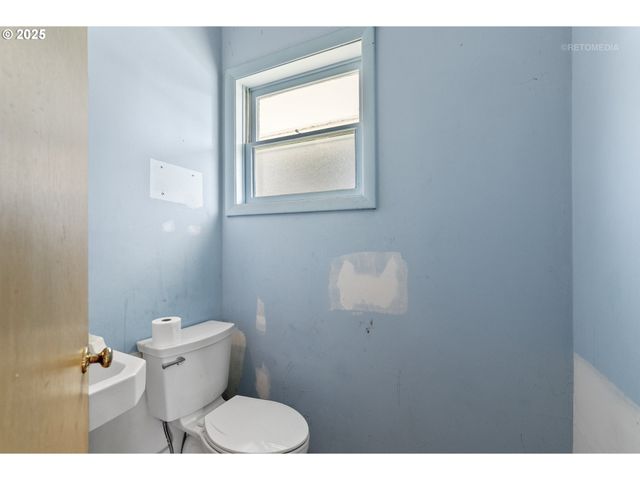 38091 SUNSET St, Sandy, OR 97055