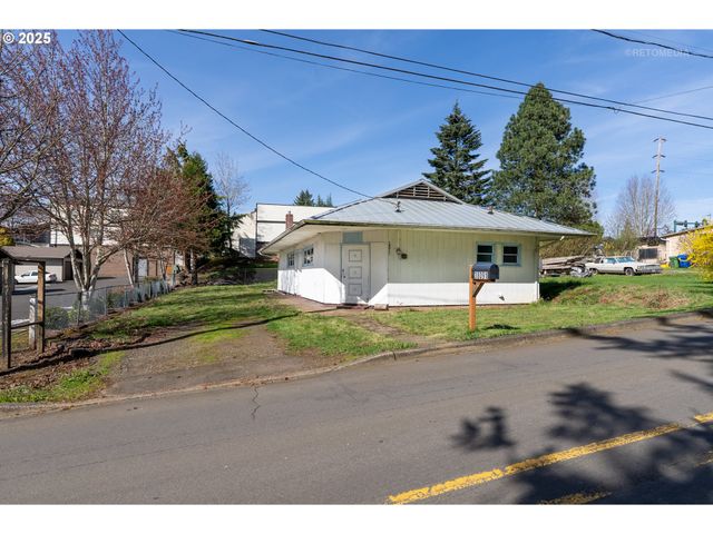 38091 SUNSET St, Sandy, OR 97055
