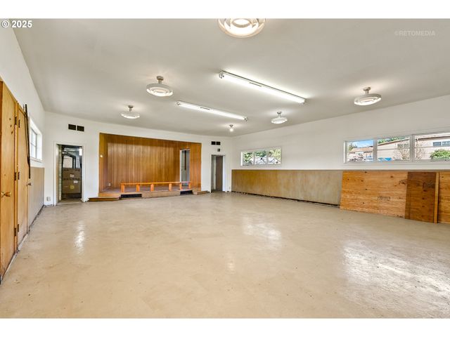 38091 SUNSET St, Sandy, OR 97055