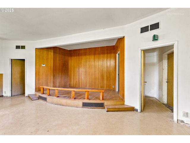 38091 SUNSET St, Sandy, OR 97055