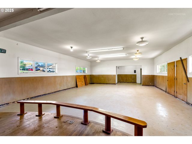38091 SUNSET St, Sandy, OR 97055