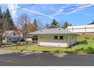 38091 SUNSET St, Sandy, OR 97055