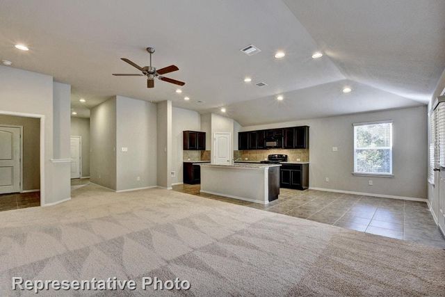 21607 Surrey LN, Lago Vista, TX 78645