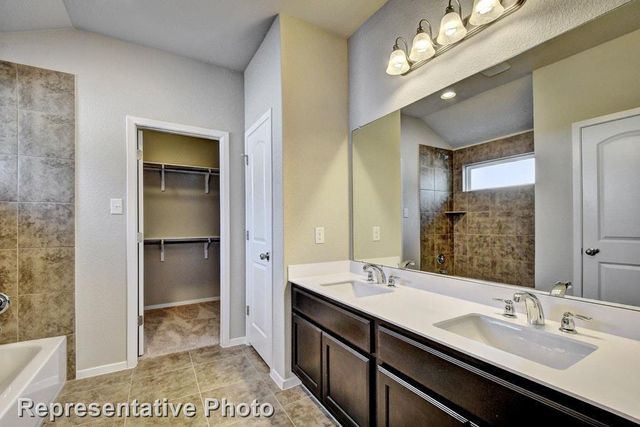 21607 Surrey LN, Lago Vista, TX 78645