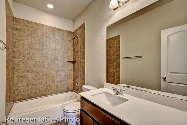 21607 Surrey LN, Lago Vista, TX 78645