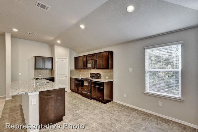 21607 Surrey LN, Lago Vista, TX 78645