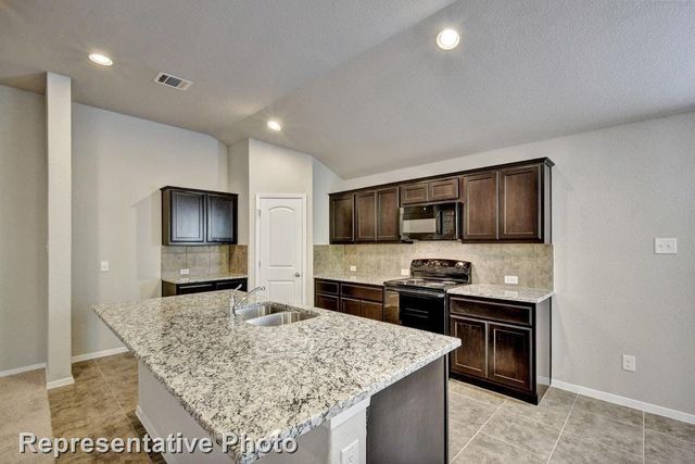 21607 Surrey LN, Lago Vista, TX 78645