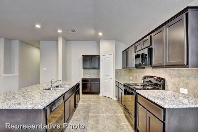 21607 Surrey LN, Lago Vista, TX 78645