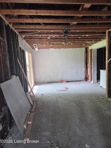 2400 Griffiths Ave, Louisville, KY 40212