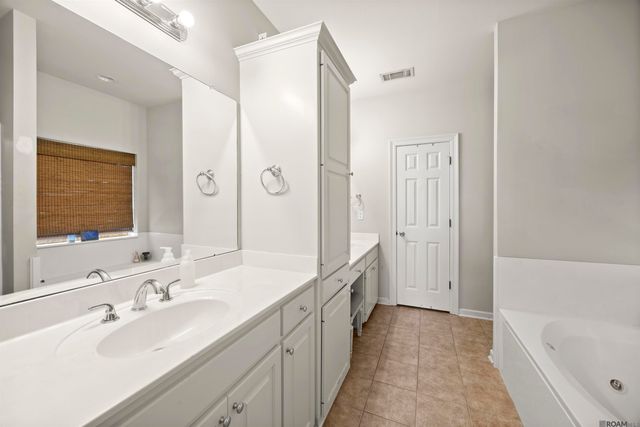 8967 Lake Mist Ave, Baton Rouge, LA 70810