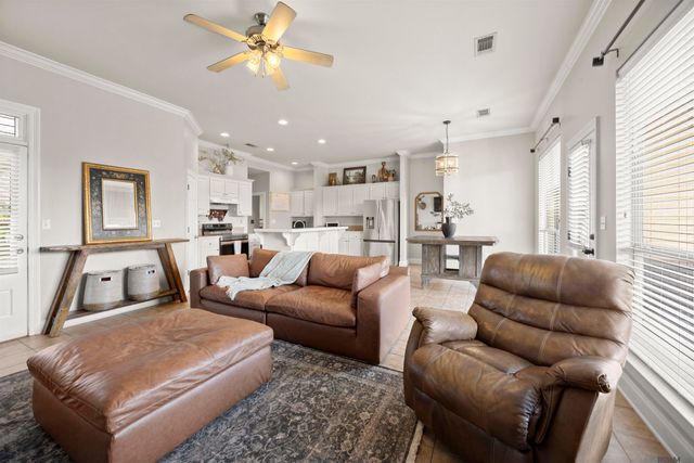 8967 Lake Mist Ave, Baton Rouge, LA 70810