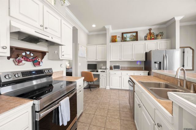 8967 Lake Mist Ave, Baton Rouge, LA 70810