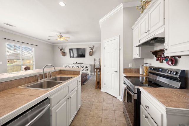 8967 Lake Mist Ave, Baton Rouge, LA 70810