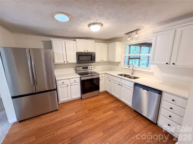 7827 Mallen Drive, Charlotte, NC 28212