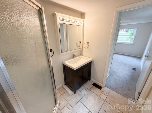 7827 Mallen Drive, Charlotte, NC 28212