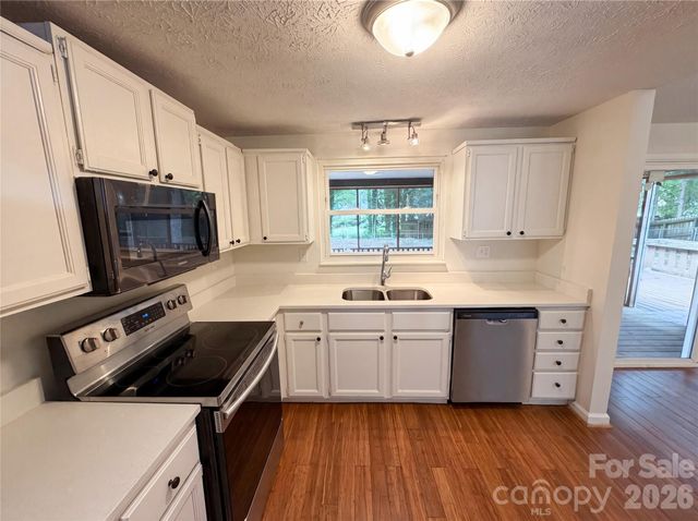 7827 Mallen Drive, Charlotte, NC 28212