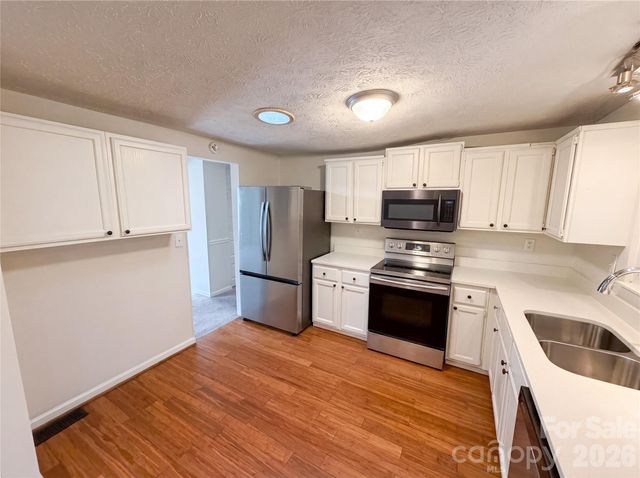 7827 Mallen Drive, Charlotte, NC 28212