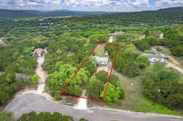 565 Qappuella Dr, Canyon Lake, TX 78133