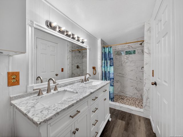565 Qappuella Dr, Canyon Lake, TX 78133