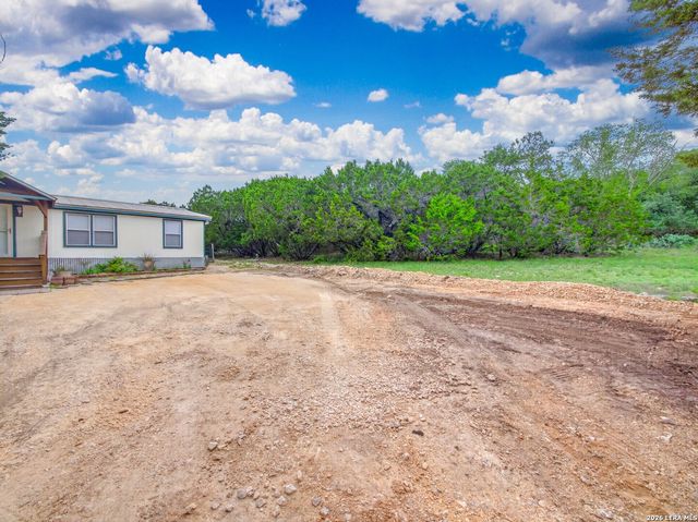 565 Qappuella Dr, Canyon Lake, TX 78133