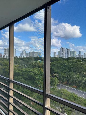 20500 W Country Club Dr 715, Aventura, FL 33180