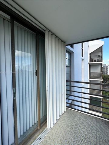 20500 W Country Club Dr 715, Aventura, FL 33180