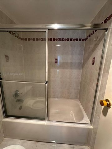 20500 W Country Club Dr 715, Aventura, FL 33180