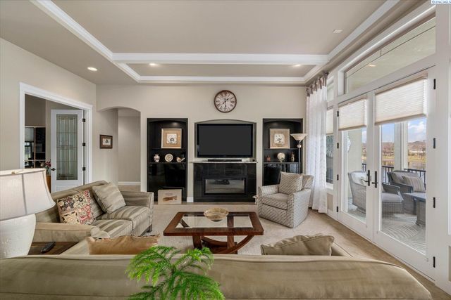 739 S Idaho Pl, Kennewick, WA 99336