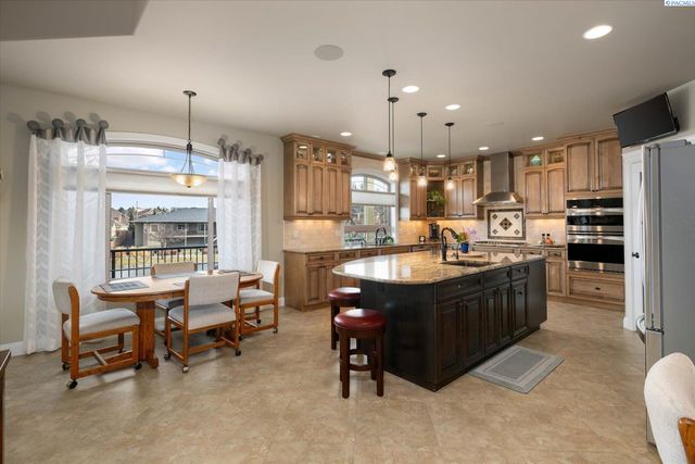 739 S Idaho Pl, Kennewick, WA 99336