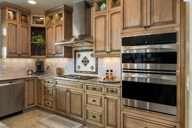 739 S Idaho Pl, Kennewick, WA 99336