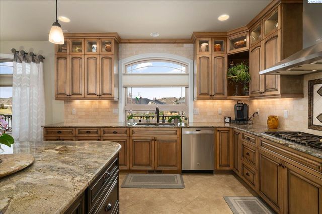 739 S Idaho Pl, Kennewick, WA 99336