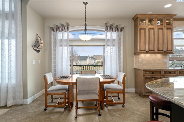 739 S Idaho Pl, Kennewick, WA 99336