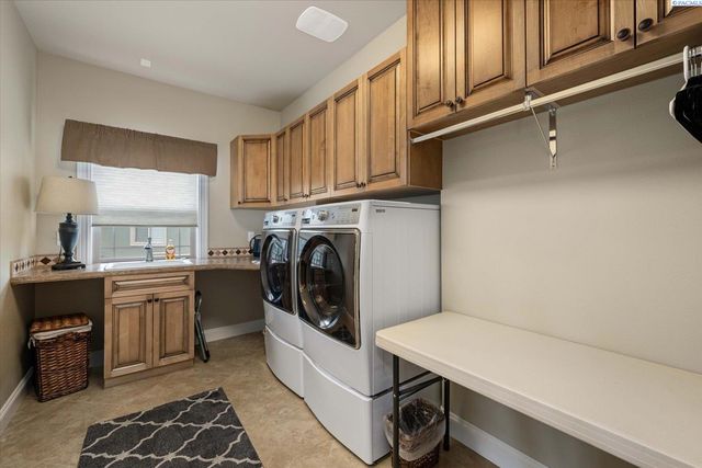 739 S Idaho Pl, Kennewick, WA 99336