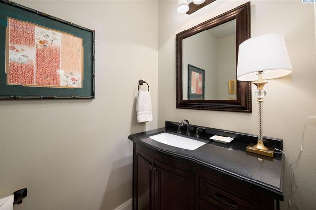 739 S Idaho Pl, Kennewick, WA 99336