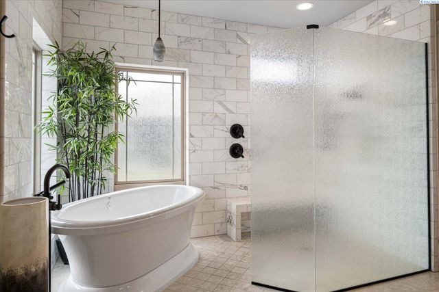 739 S Idaho Pl, Kennewick, WA 99336