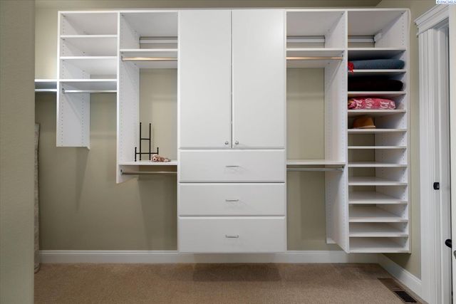 739 S Idaho Pl, Kennewick, WA 99336