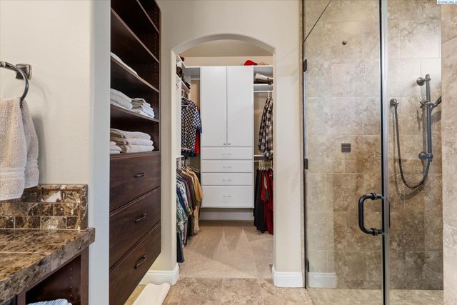 739 S Idaho Pl, Kennewick, WA 99336