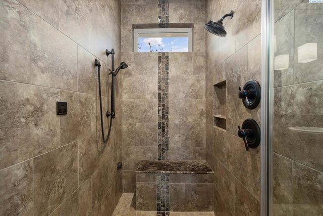 739 S Idaho Pl, Kennewick, WA 99336