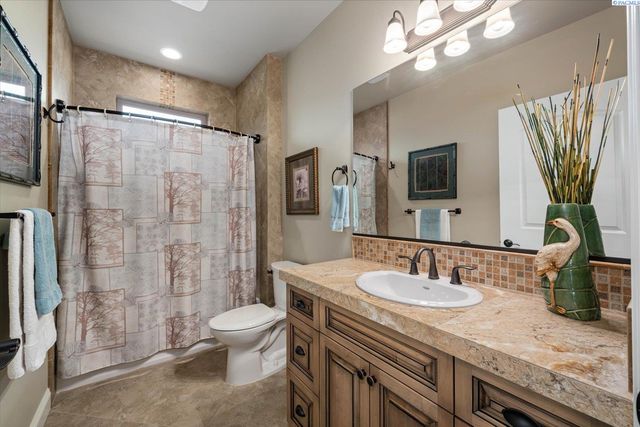 739 S Idaho Pl, Kennewick, WA 99336