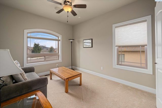 739 S Idaho Pl, Kennewick, WA 99336